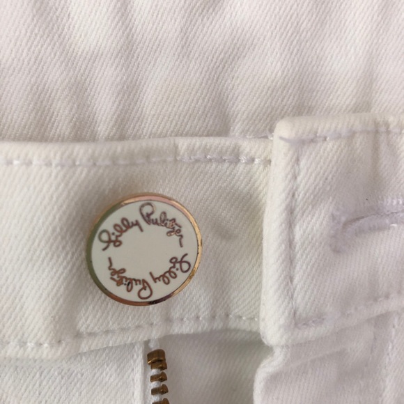 Lilly Pulitzer white jean shorts. Size 2 - Picture 4 of 6